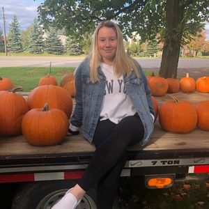 Meet your Posher, Hannah